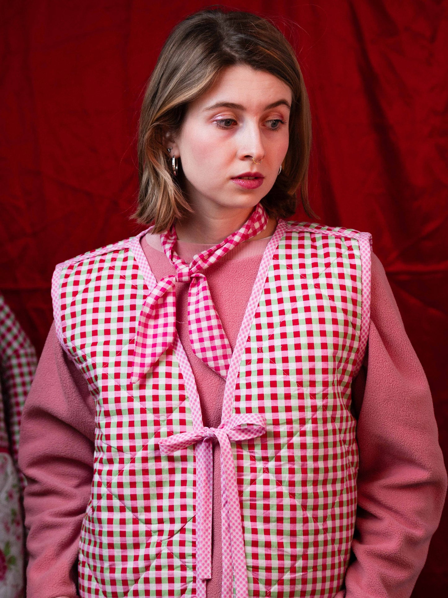 Rózsaszín kockás kendő