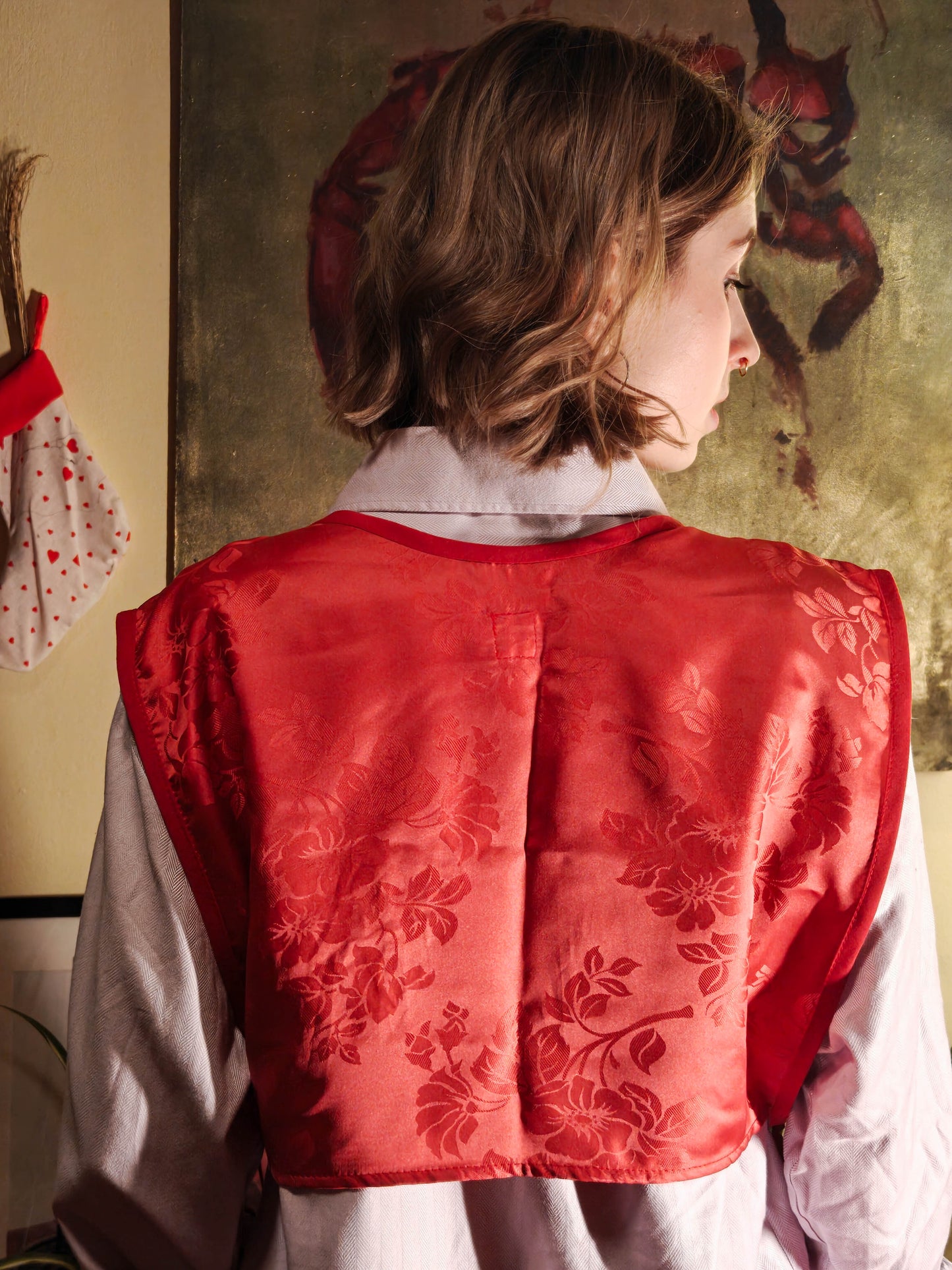 Hímzett rózsa mellény