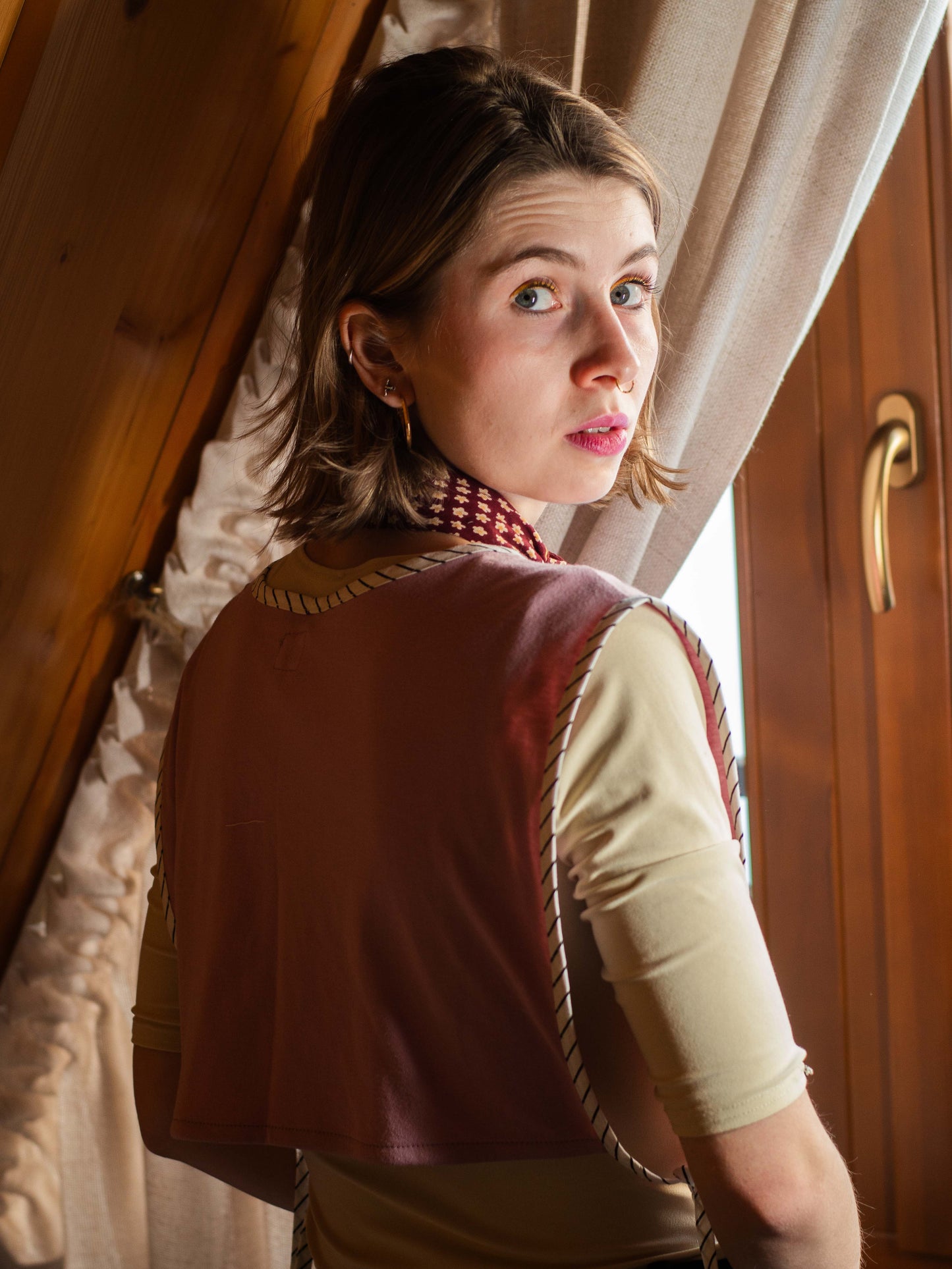 Világos mályva mellény