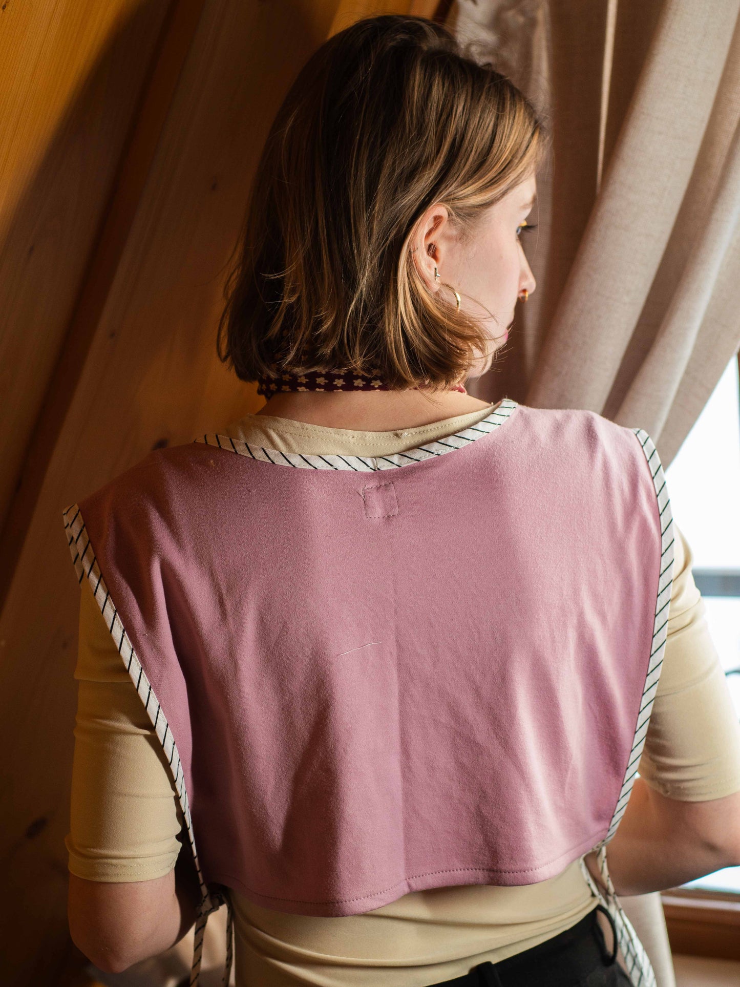 Világos mályva mellény