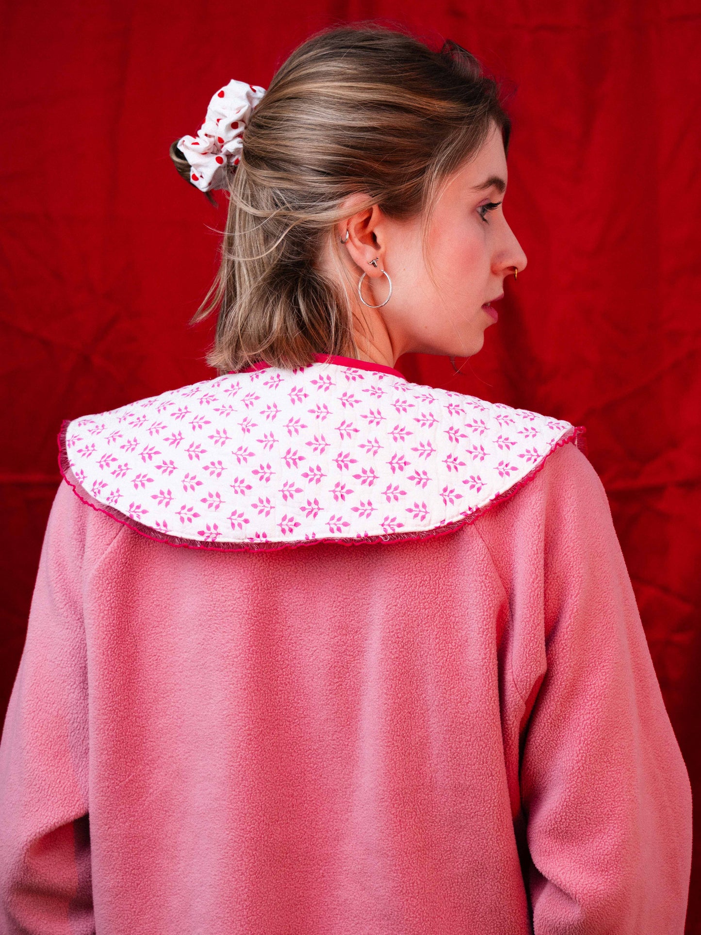 Leveles-kockás gallér