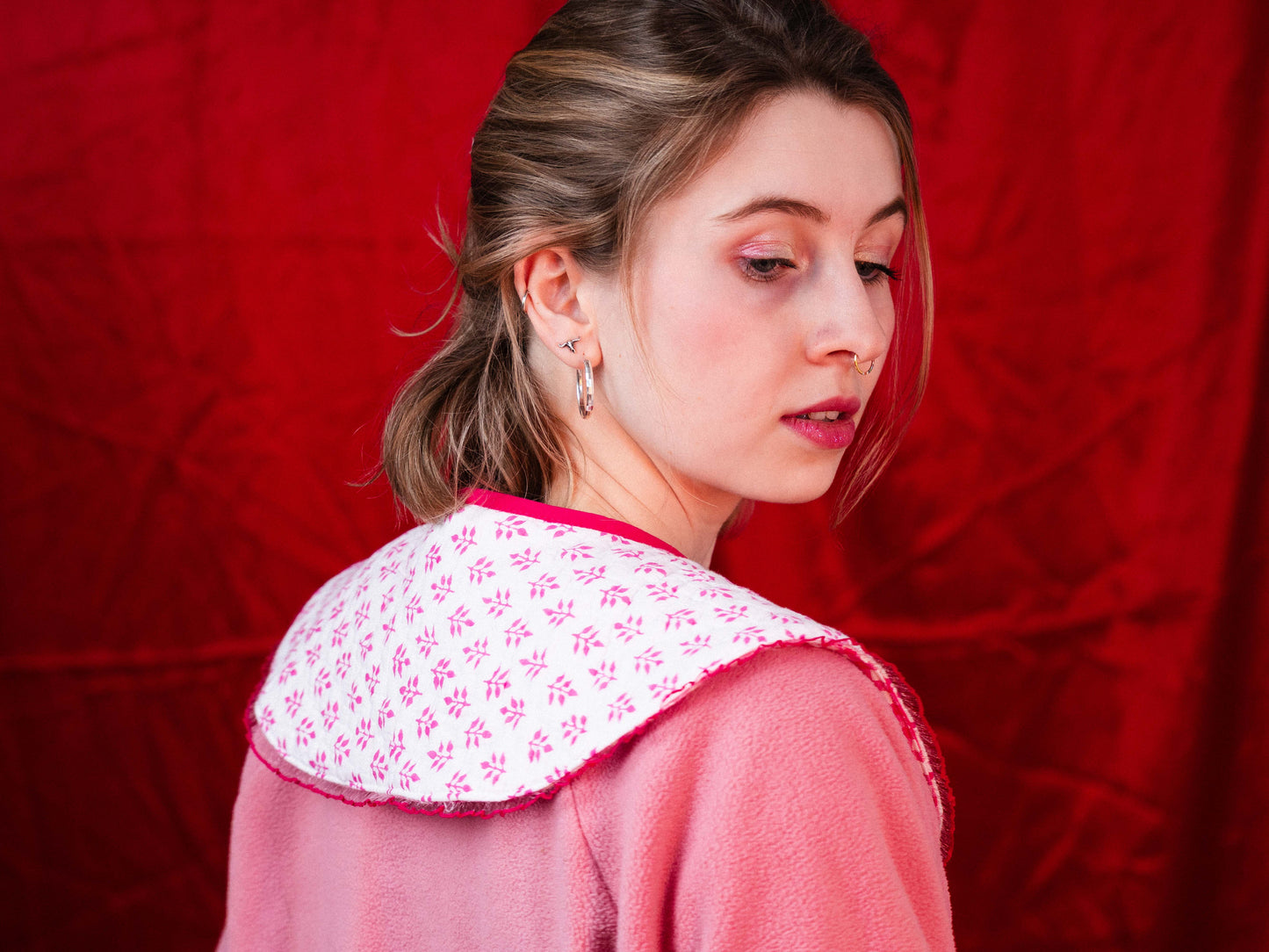 Leveles-kockás gallér