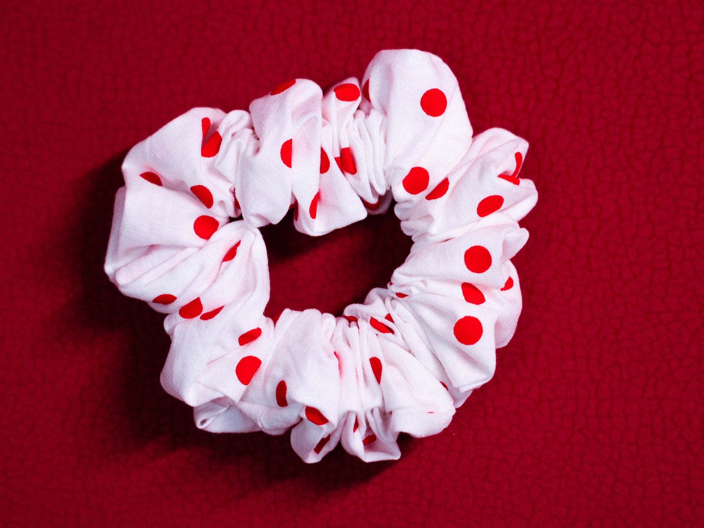 Piros pöttyös hajgumi