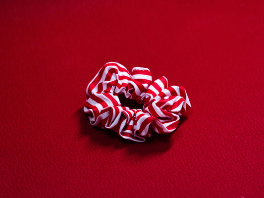 Piros-fehér csíkos hajgumi