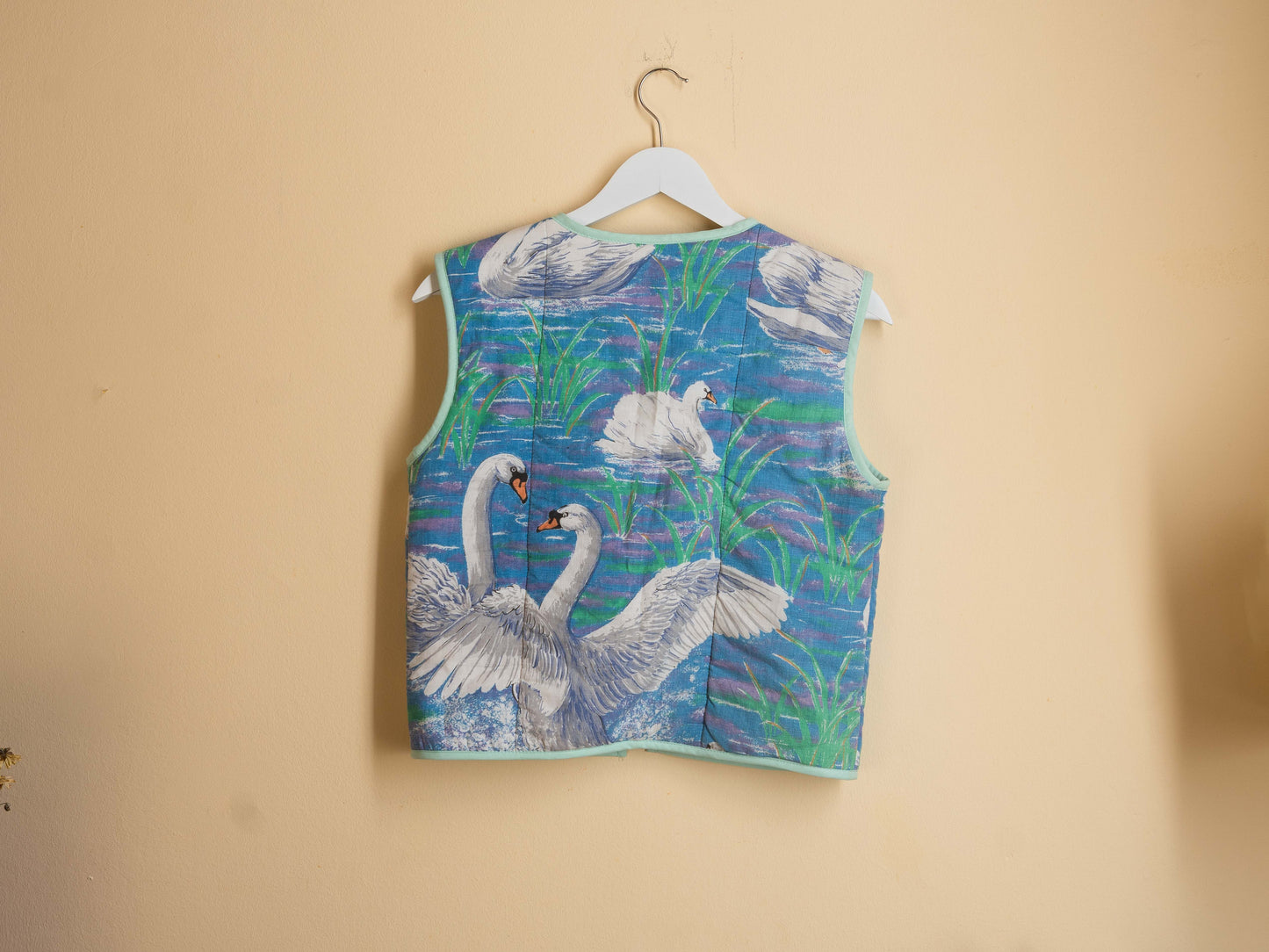 Hattyús-rózsás kifordítható mellény