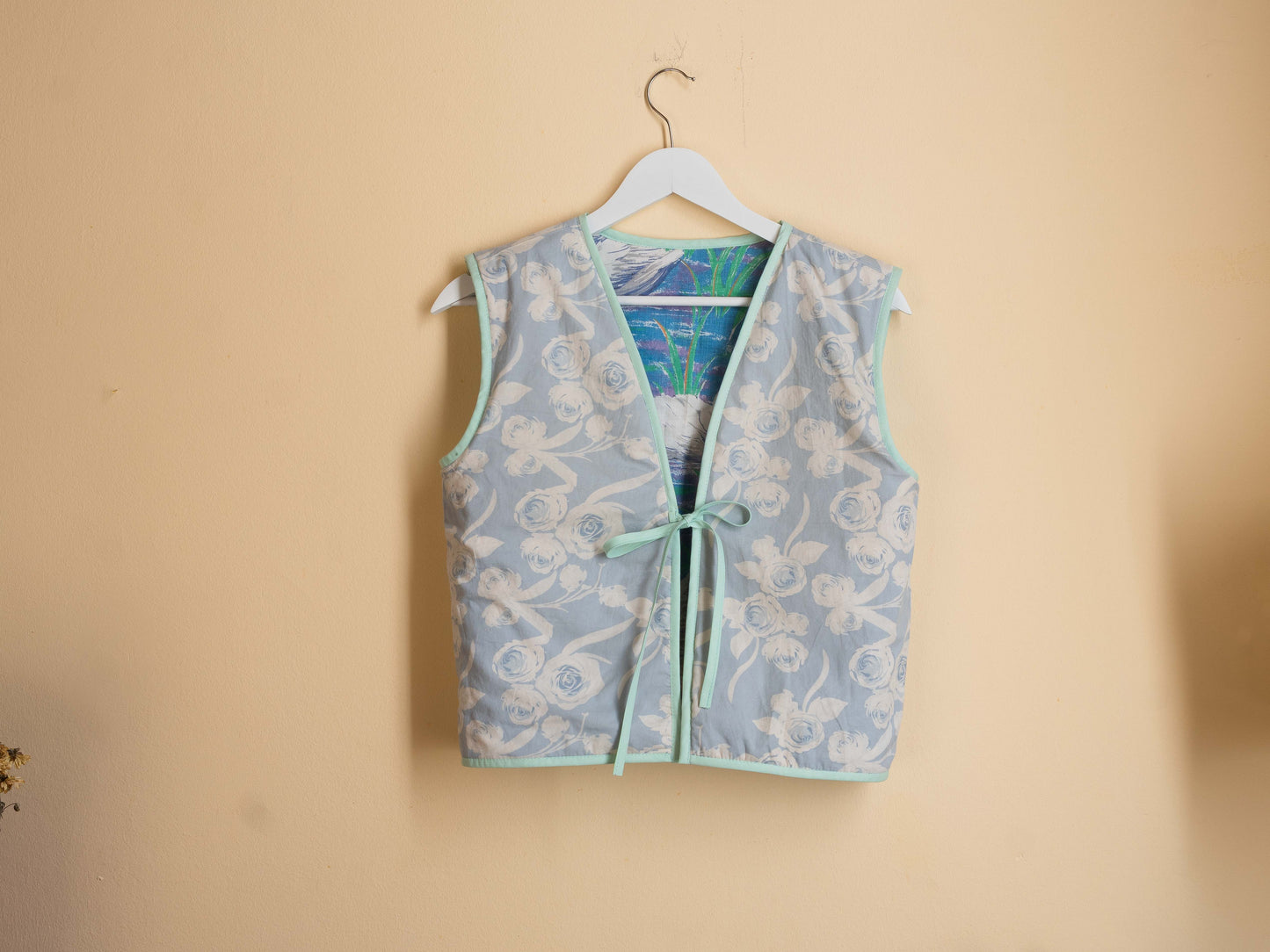 Hattyús-rózsás kifordítható mellény