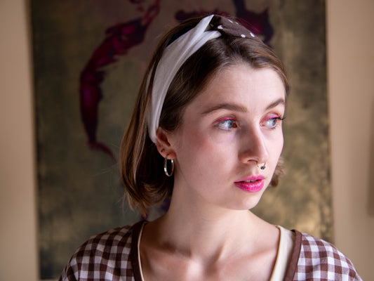 Barna-fehér hajpánt