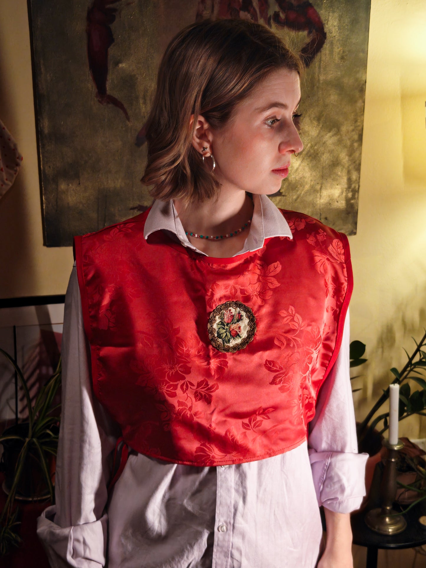 Hímzett rózsa mellény