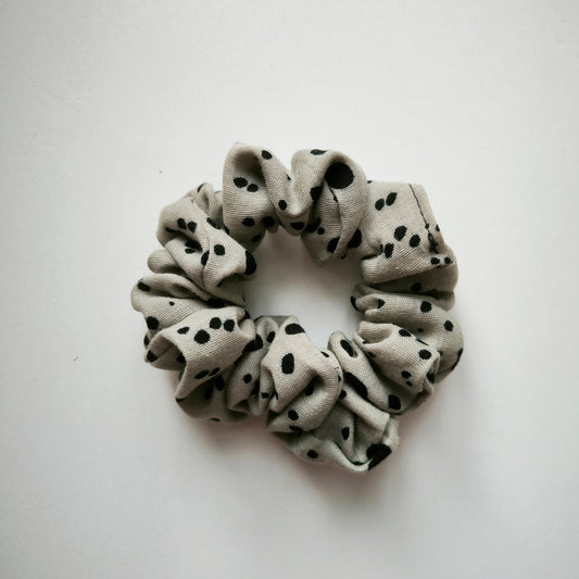 Pöttyös scrunchie