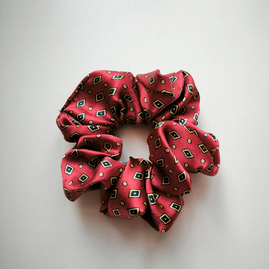 Sötétpiros scrunchie