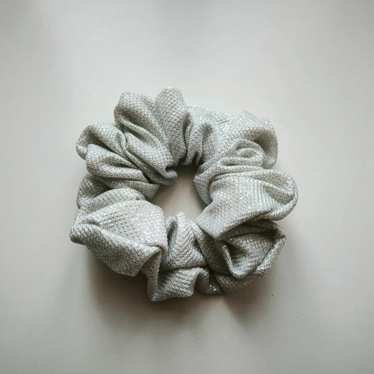 Ezüst csillogós scrunchie