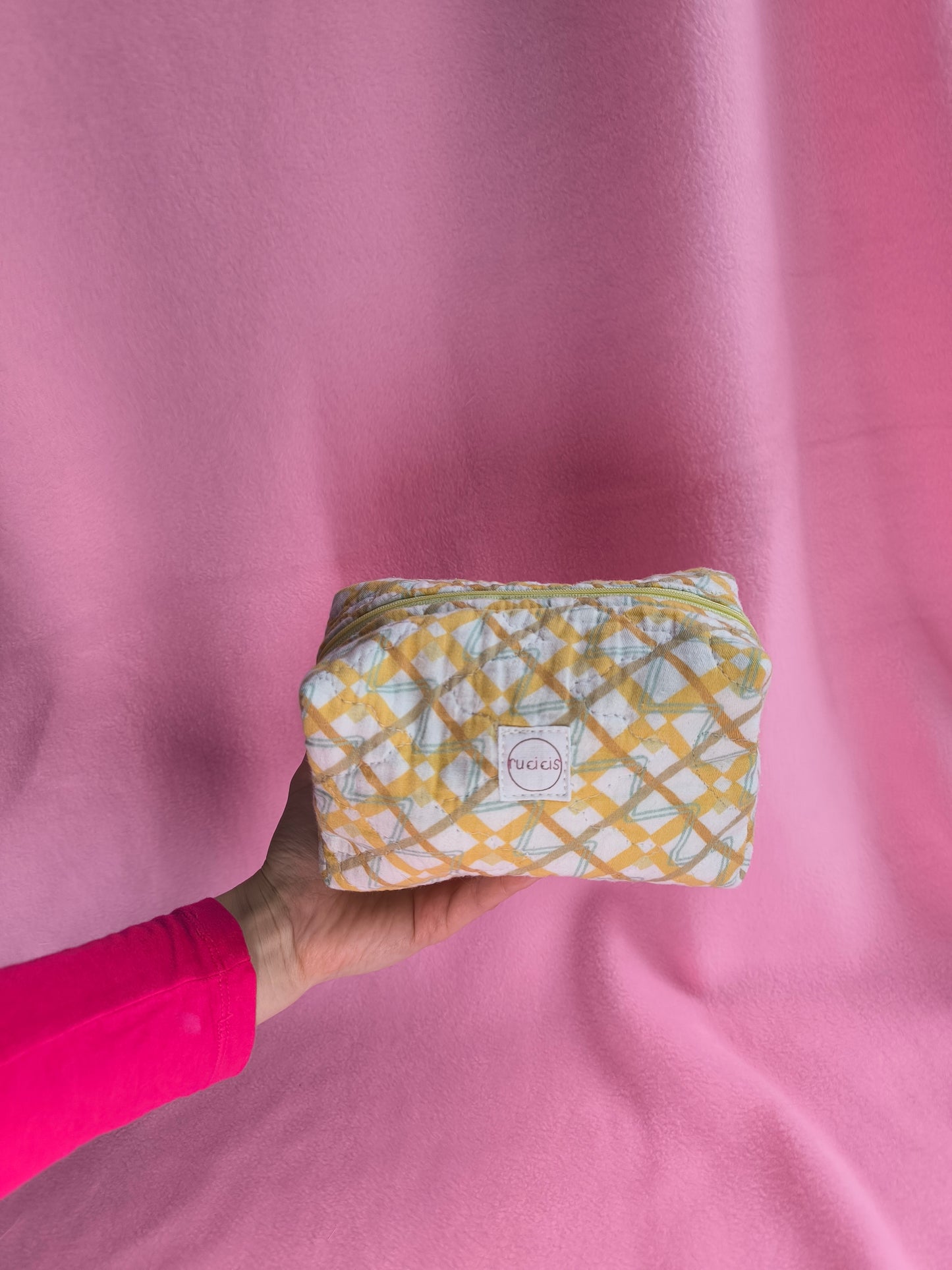 Sárga kockás neszeszer