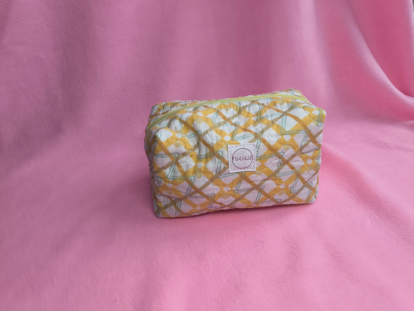 Sárga kockás neszeszer