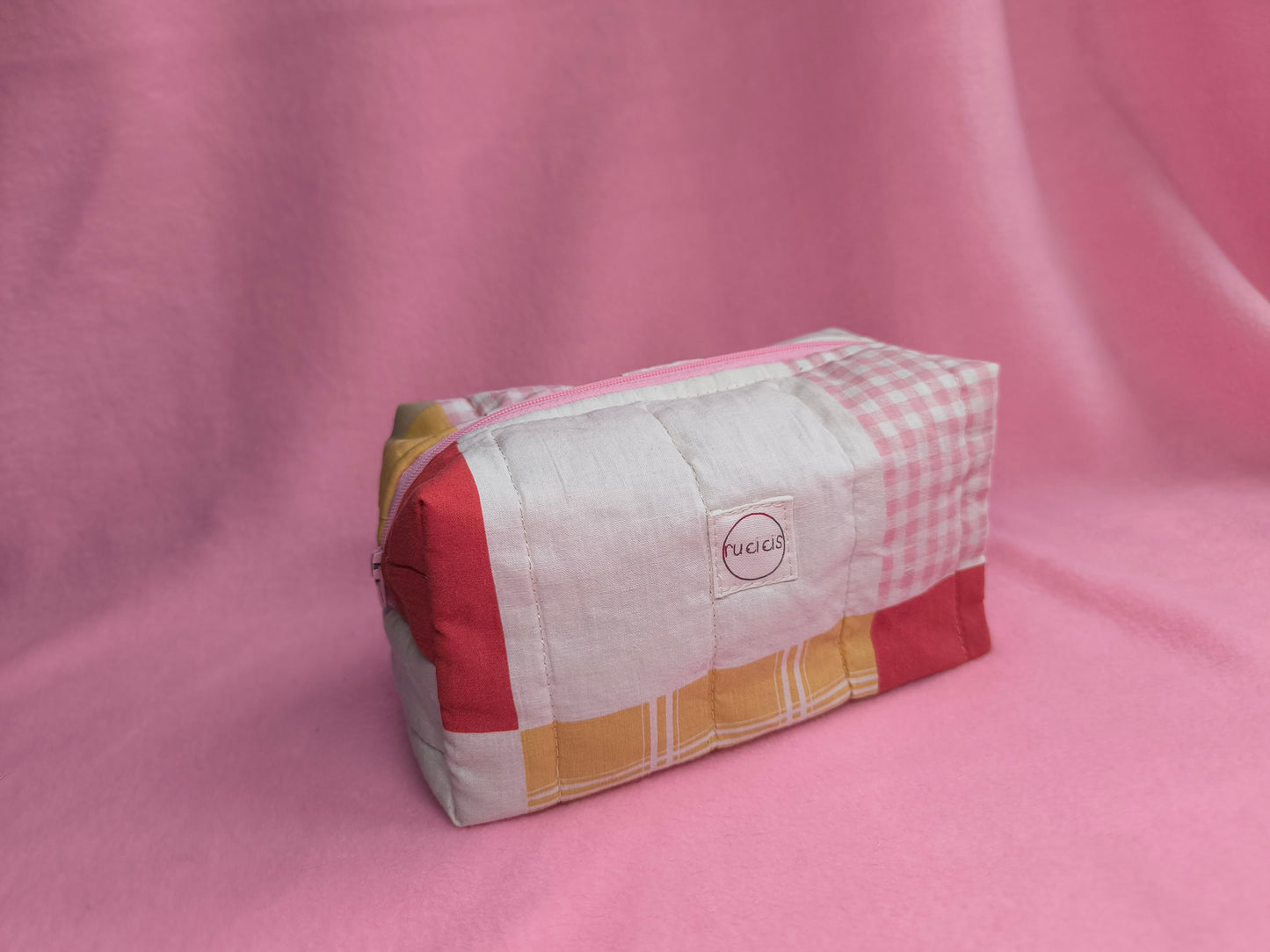 Színes kockás neszeszer