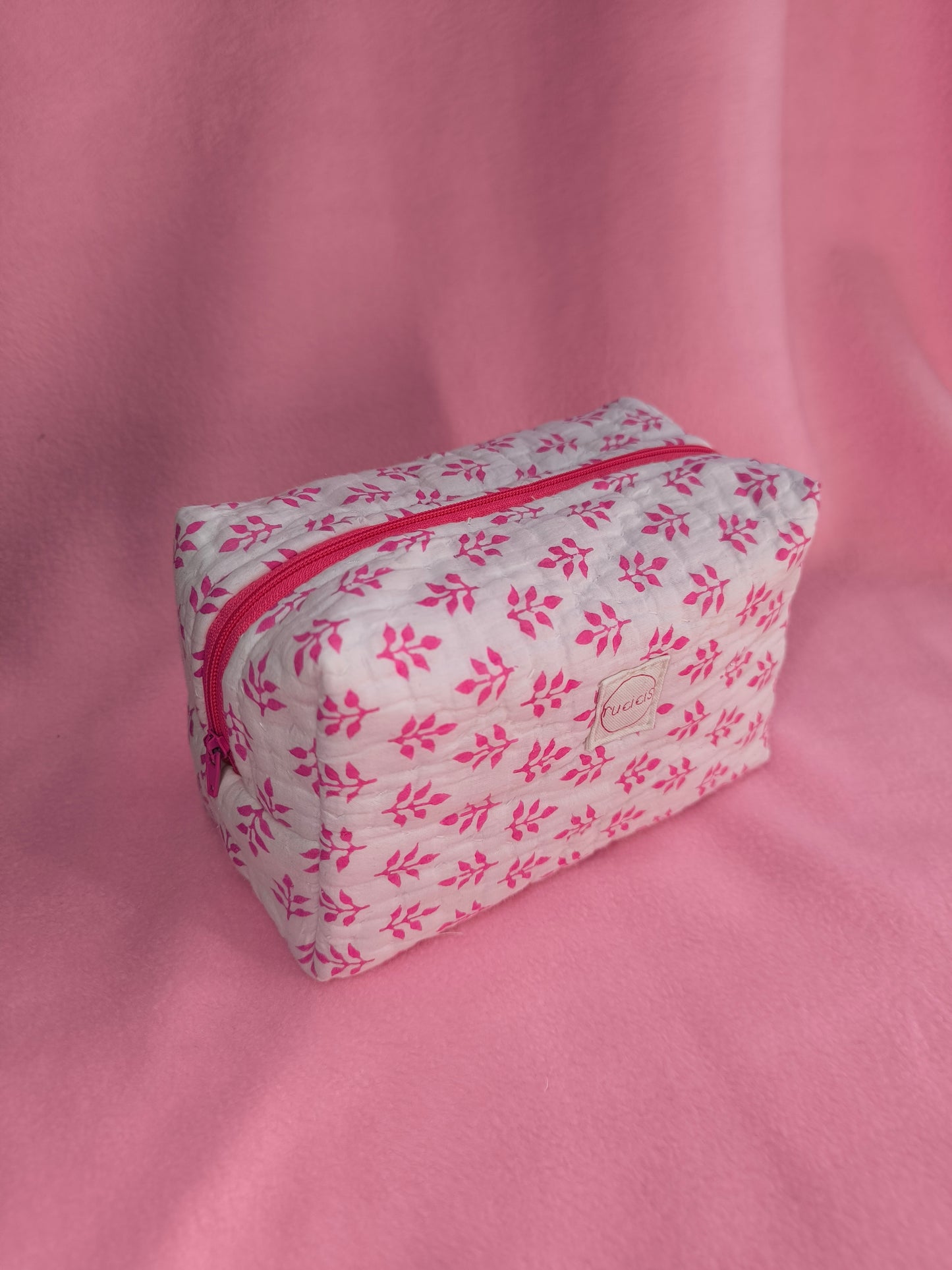 Rózsaszín leveles neszeszer