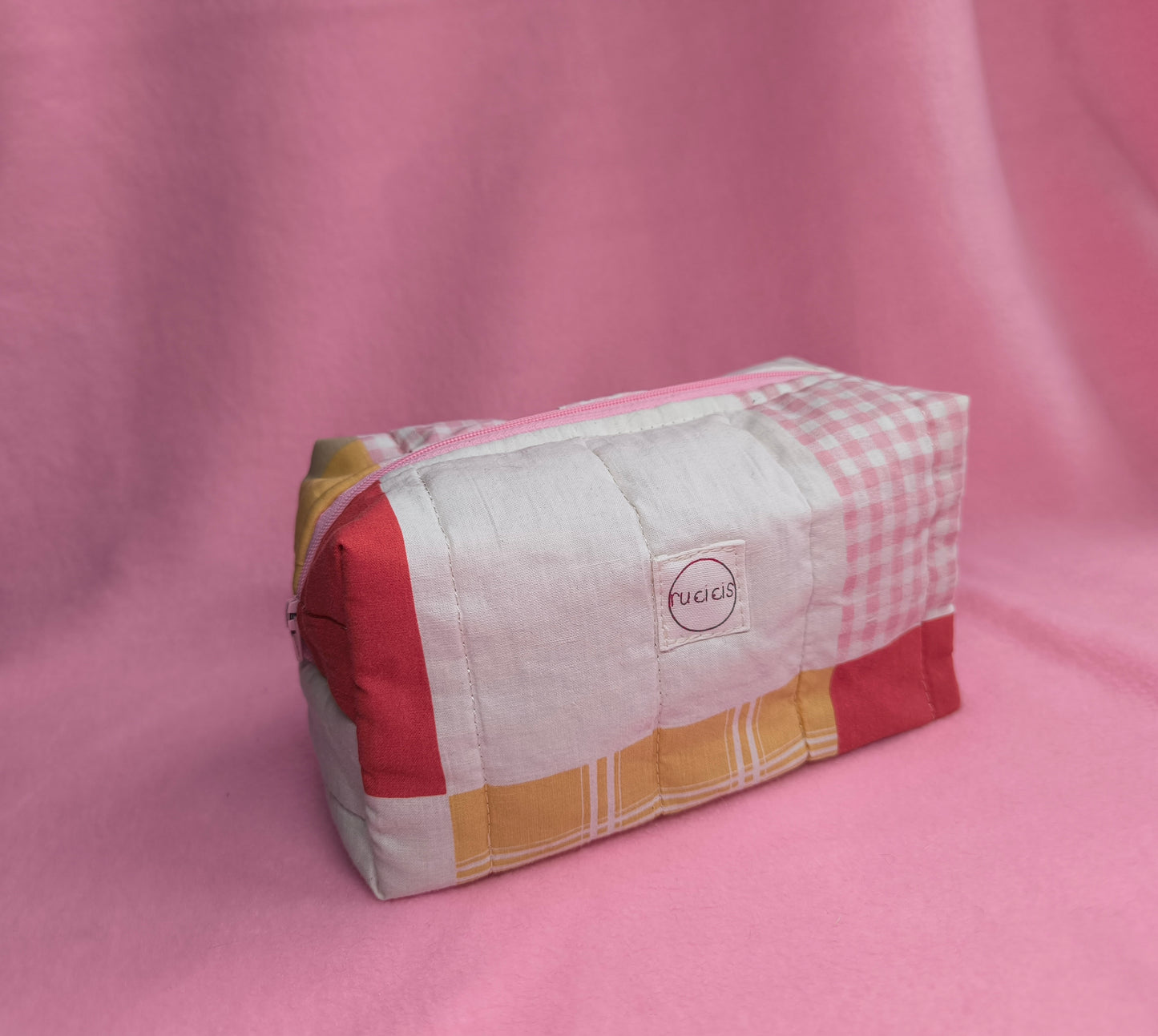 Színes kockás neszeszer