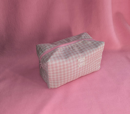 Rózsaszín kockás neszeszer