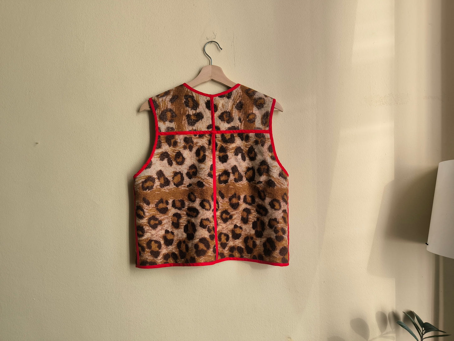 Kockás/párducos kétoldalú mellény