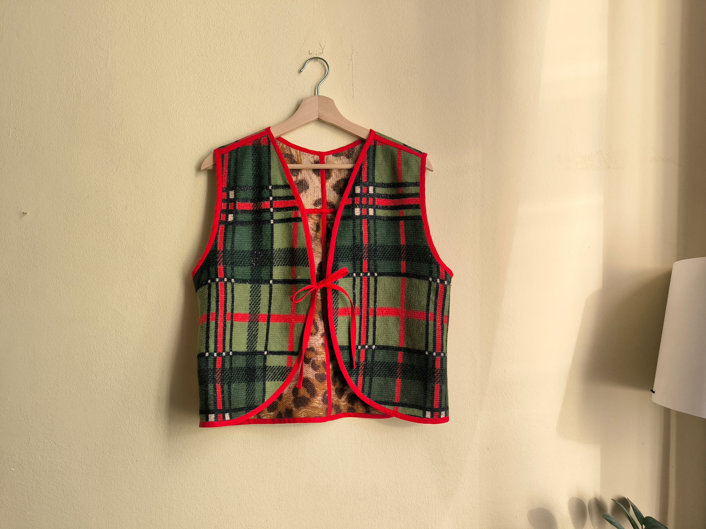 Kockás/párducos kétoldalú mellény