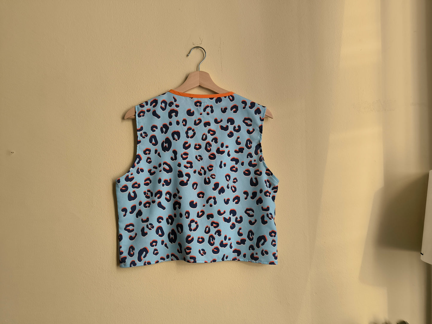 Színes párducmintás mellény/felső