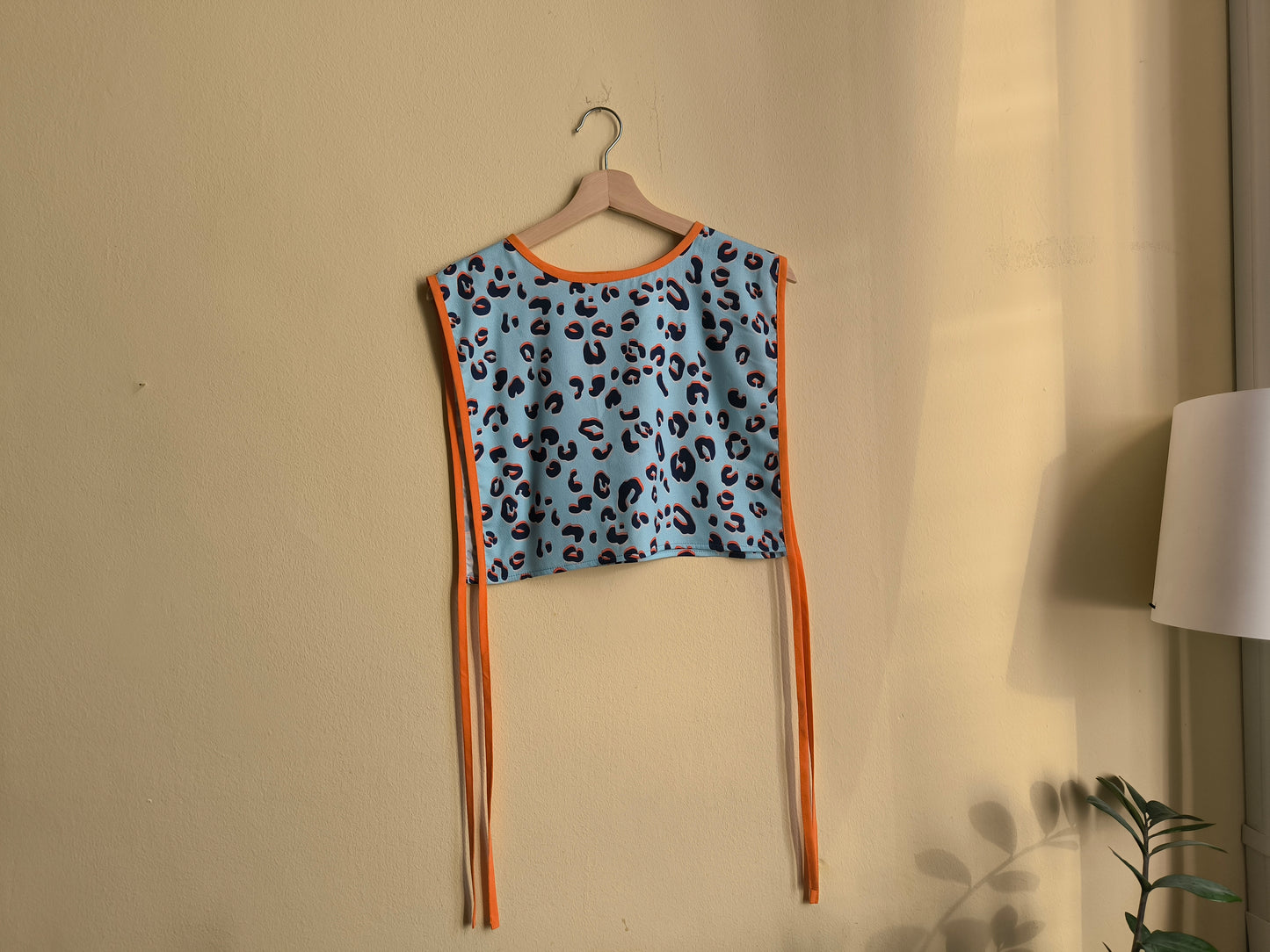 Színes párducmintás mellény