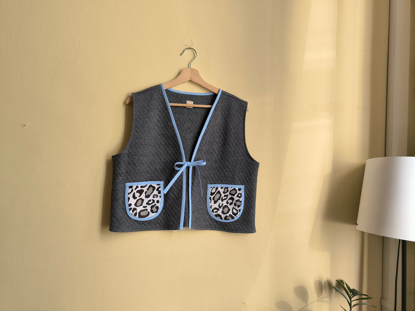 Párducmintás zsebes mellény