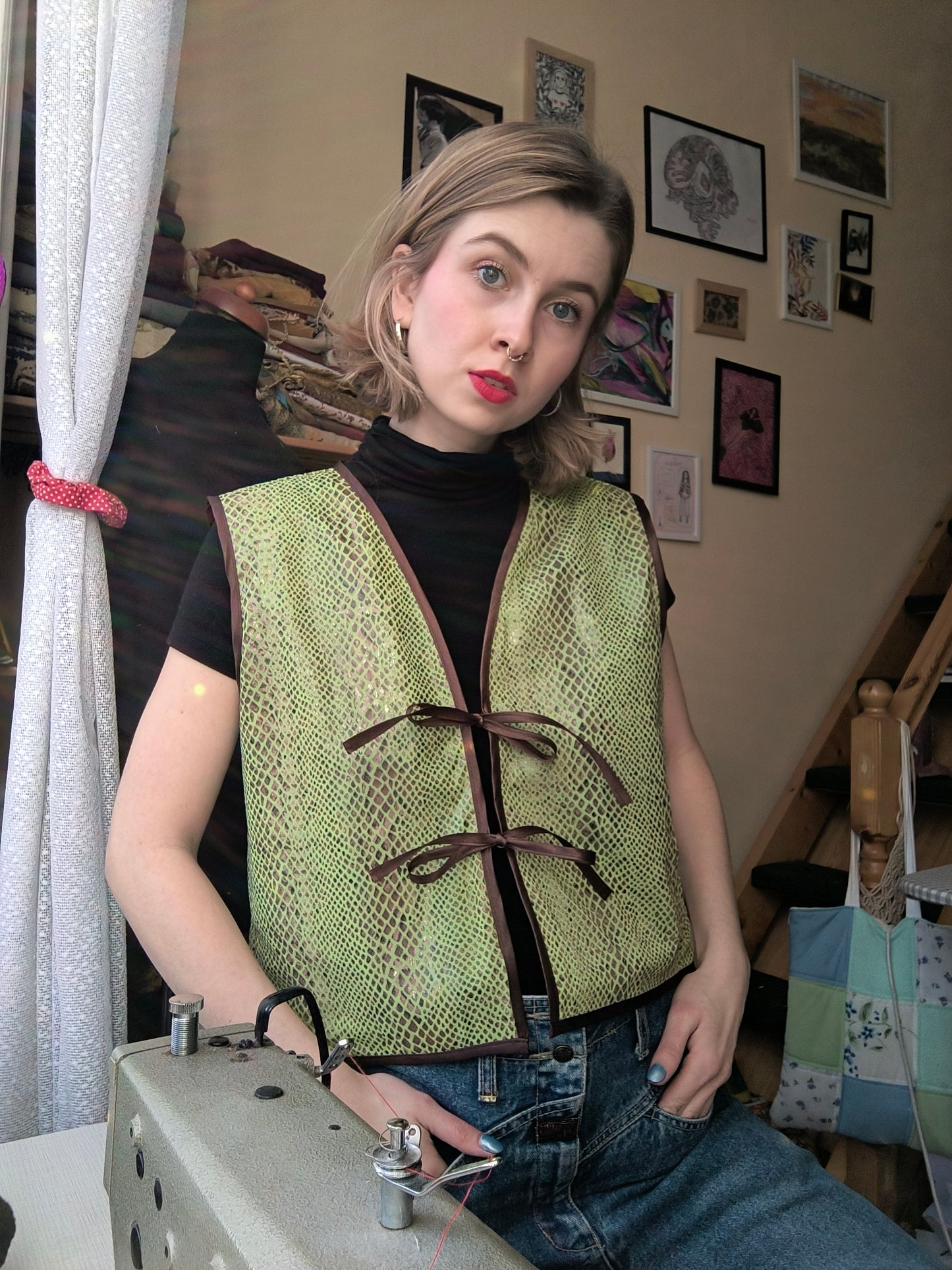 Kígyómintás mellény