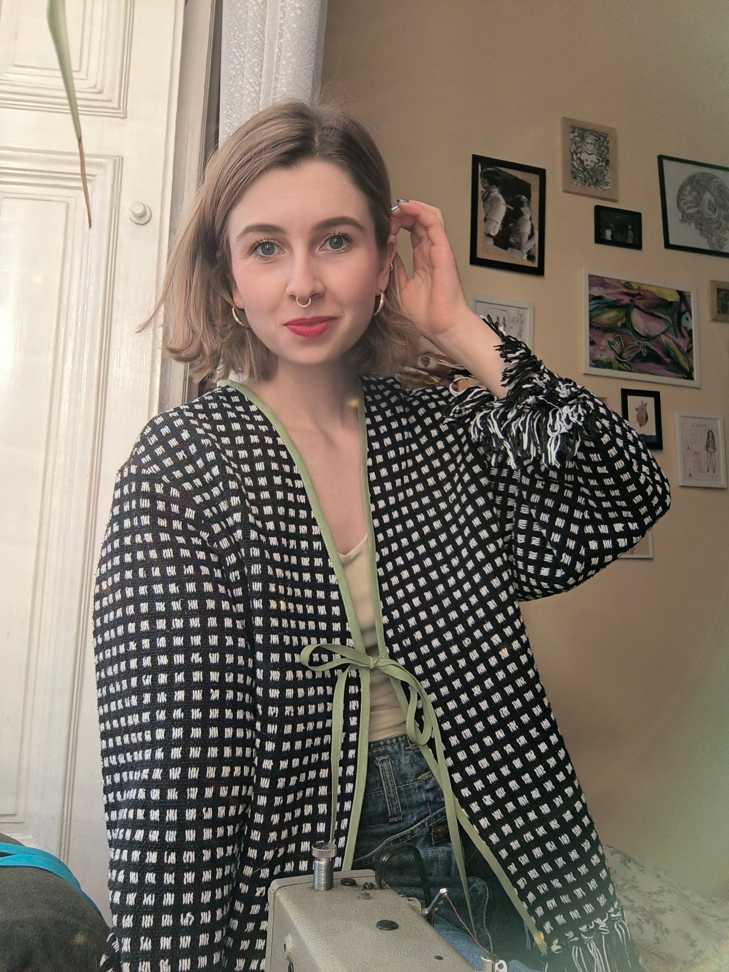 Fekete-fehér zöld szegélyes kardigán