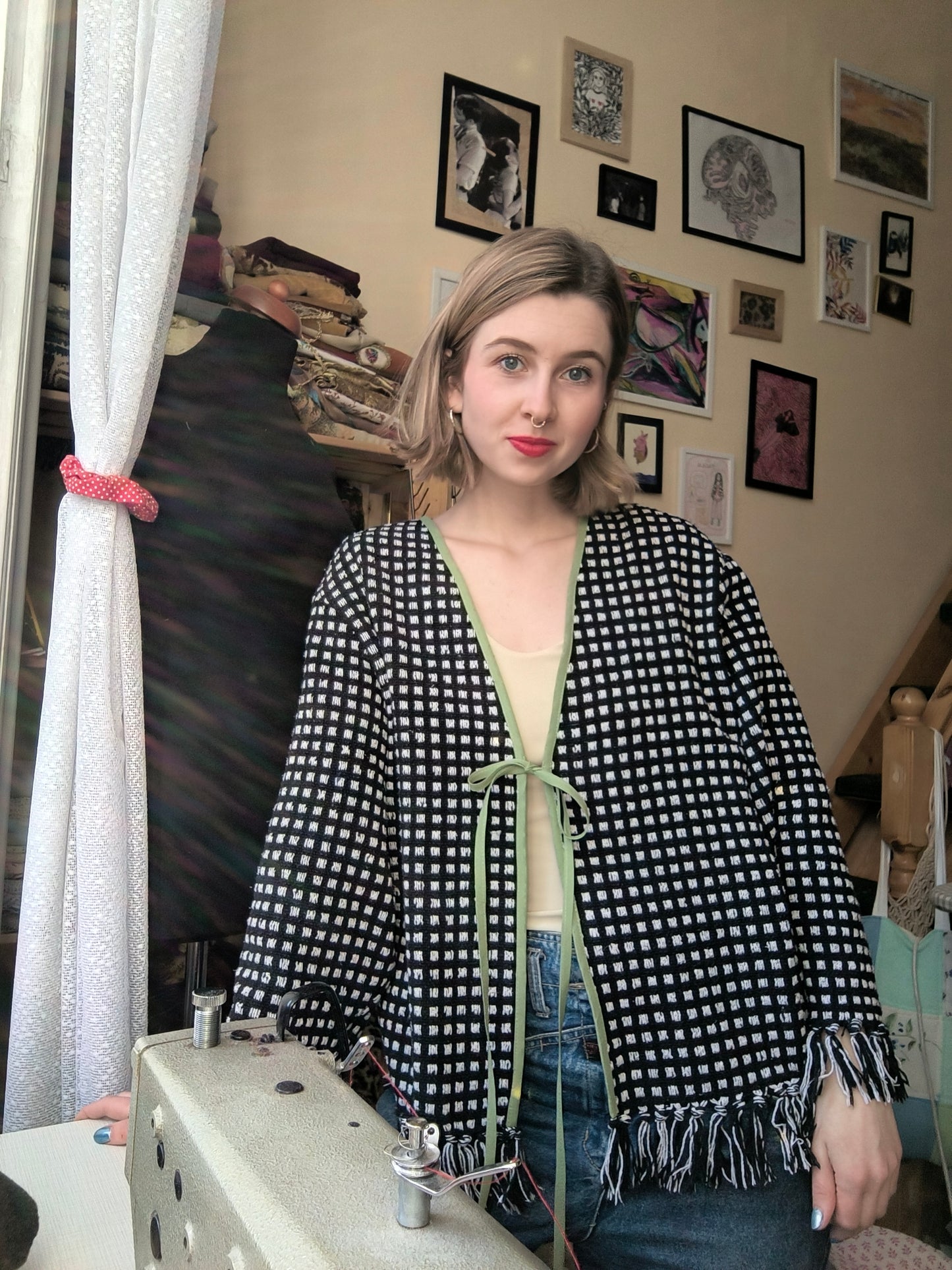 Fekete-fehér zöld szegélyes kardigán