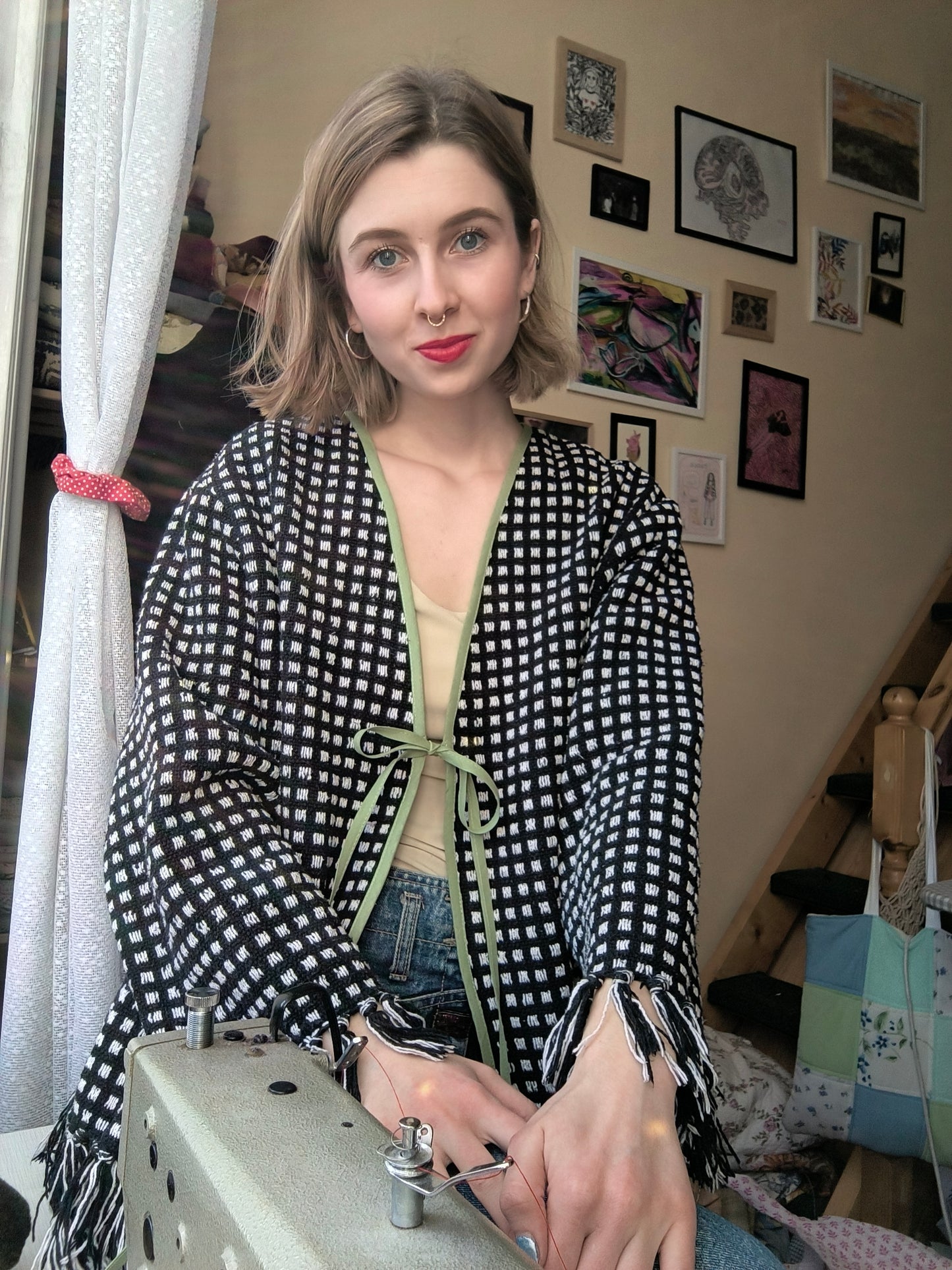 Fekete-fehér zöld szegélyes kardigán