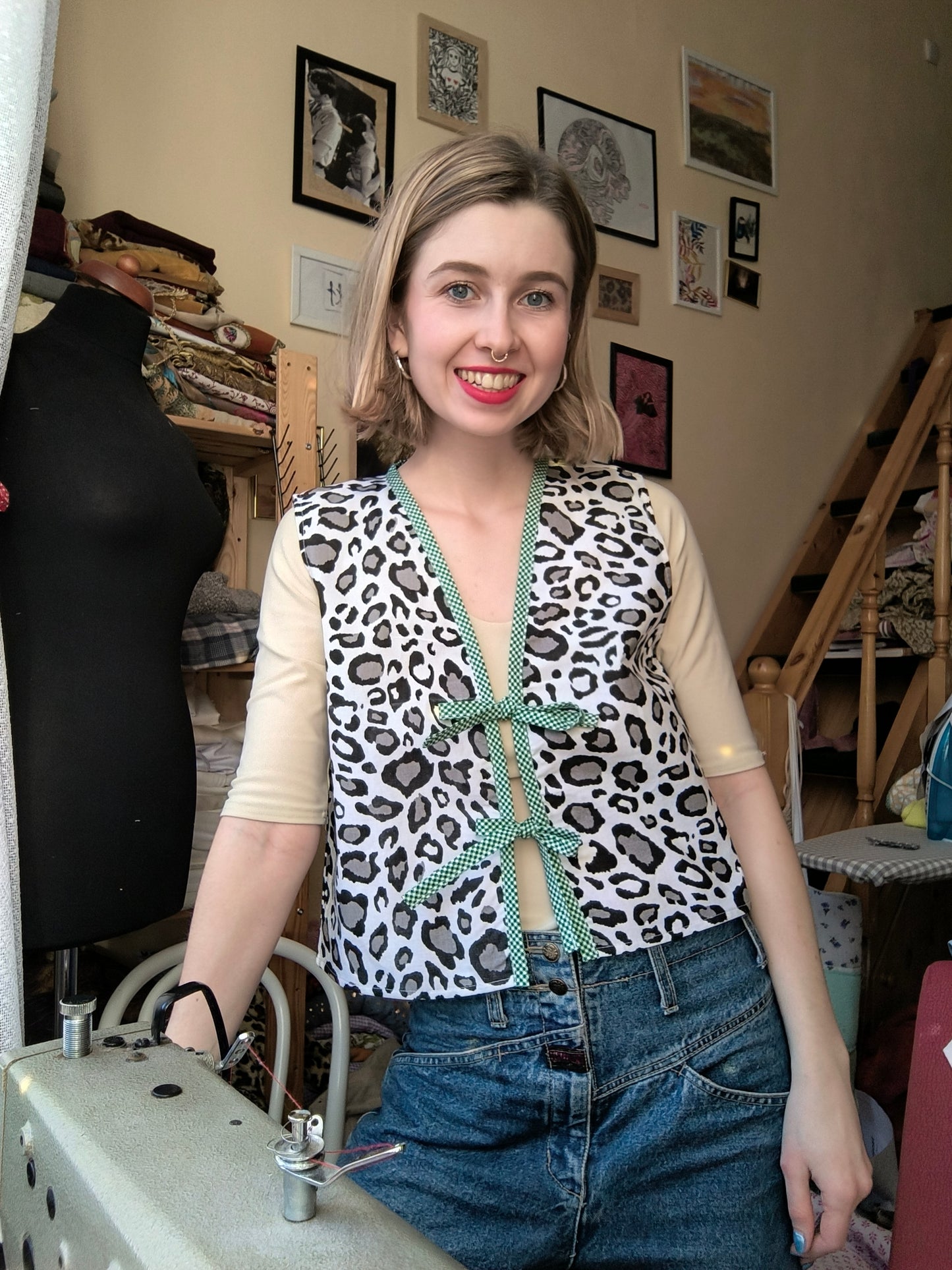 Párducmintás mellény zöld kockás szegéllyel