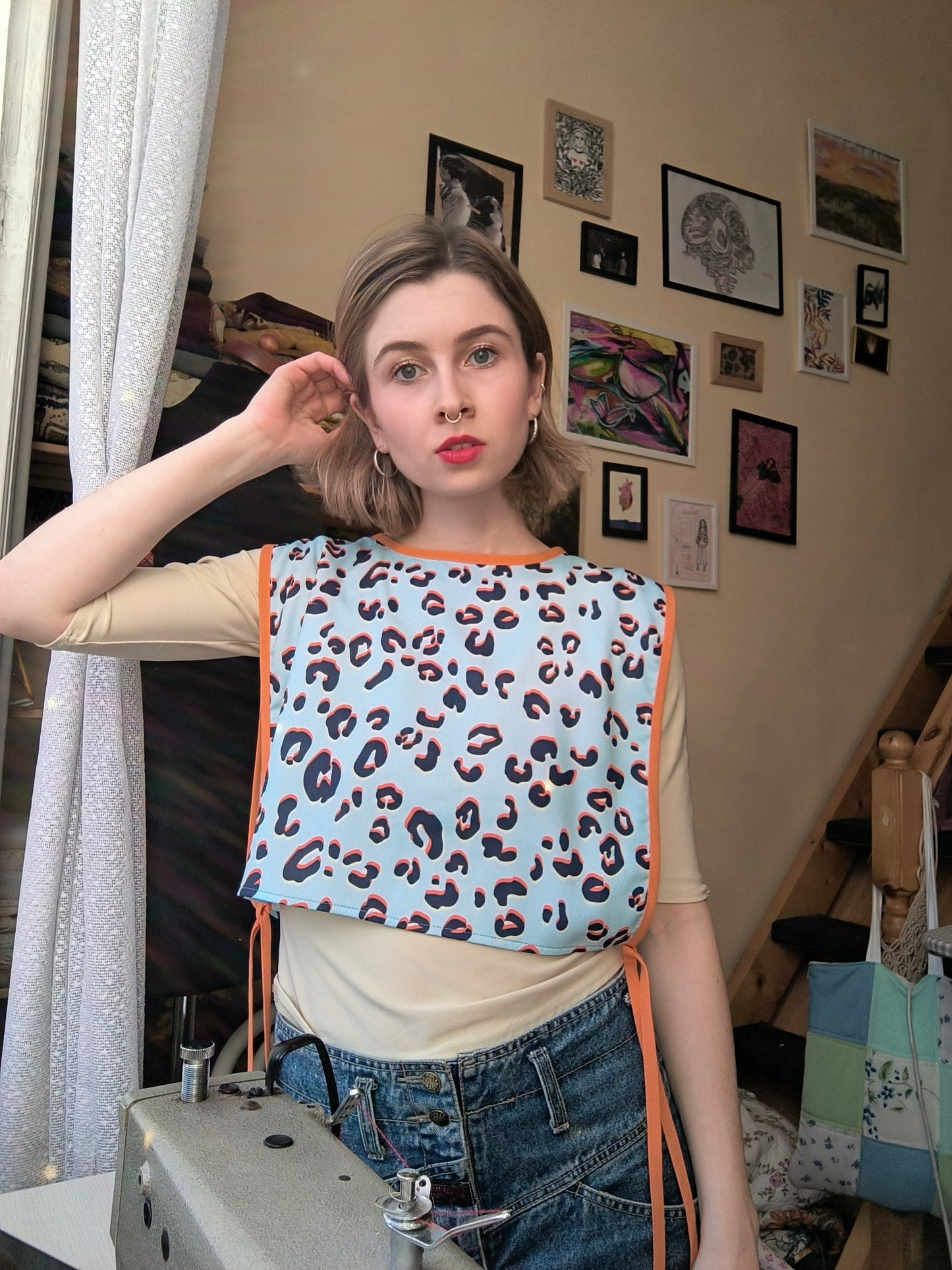 Színes párducmintás mellény