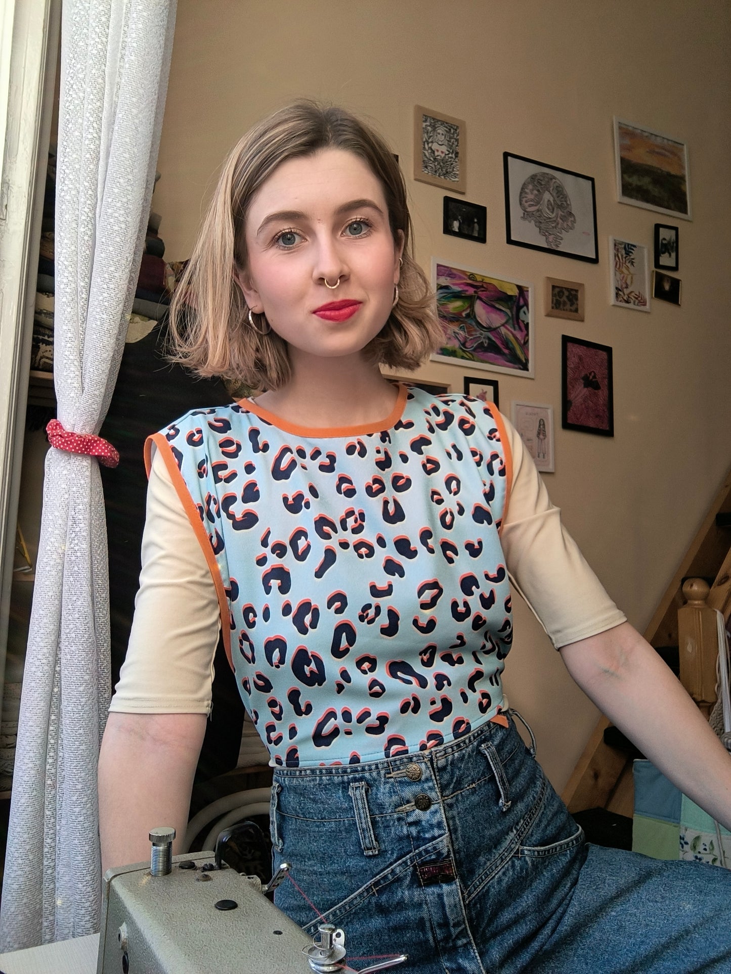 Színes párducmintás mellény