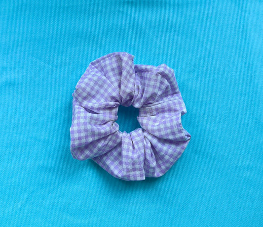 Nagy lila kockás hajgumi